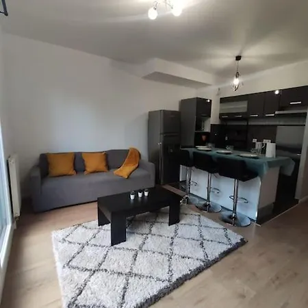 Apartment Le Romainvillois-terrasse Aux Portes De Paris Romainville