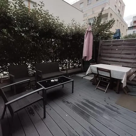 Le Romainvillois-terrasse Aux Portes De Paris Romainville