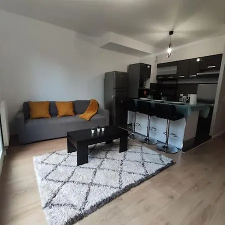 Apartment Le Romainvillois-terrasse Aux Portes De Paris